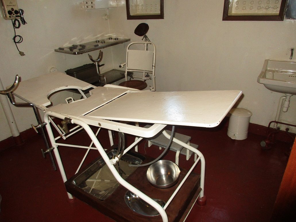 Consulling room, Navio-hospital Gil Eannes, Viana do Castelo.JPG
